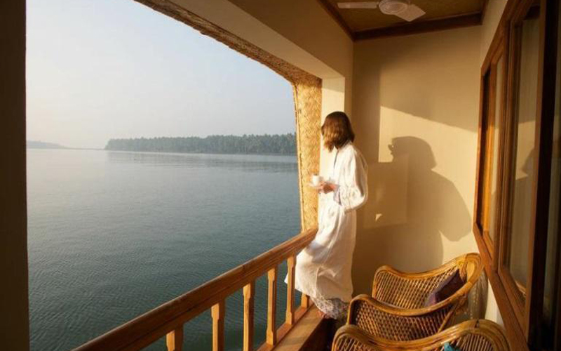 Luxury Houseboat In Nileshwar