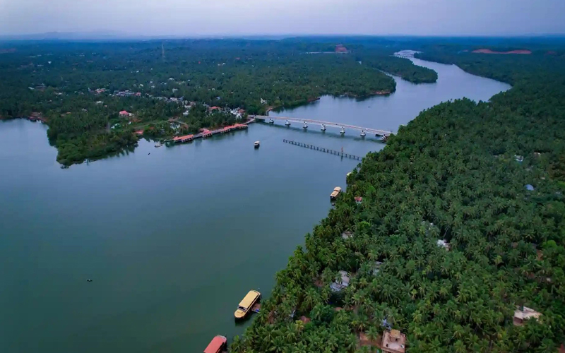 Nileshwar Houseboat club Packages