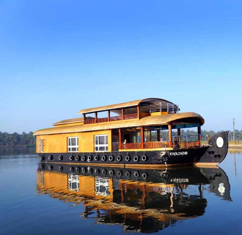 Deluxe Houseboat Image