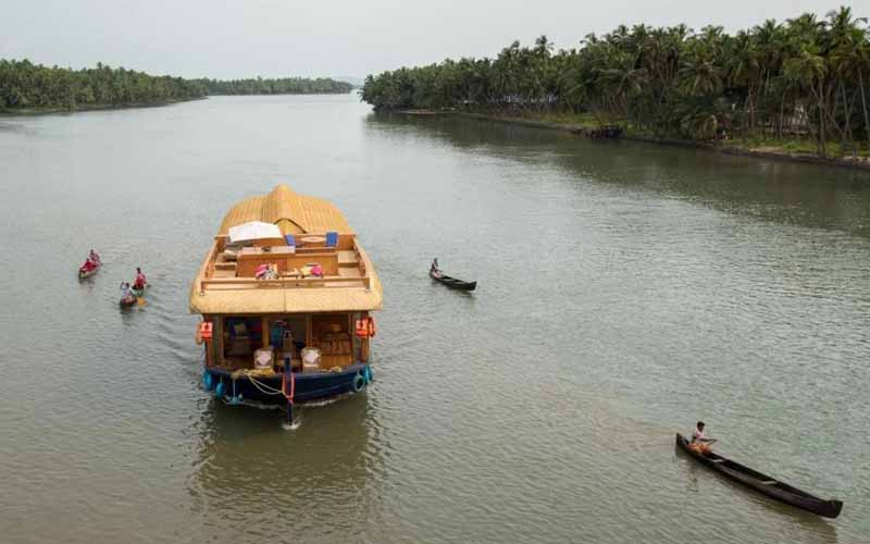 Luxury Houseboat Nileshwar Image