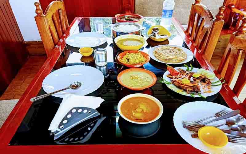 dinner houseboat images