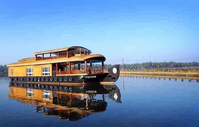 Deluxe Houseboat