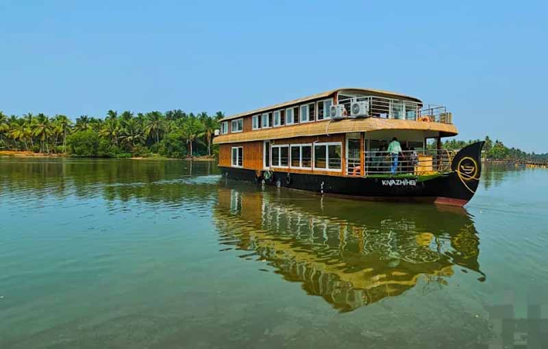 Premium Houseboat